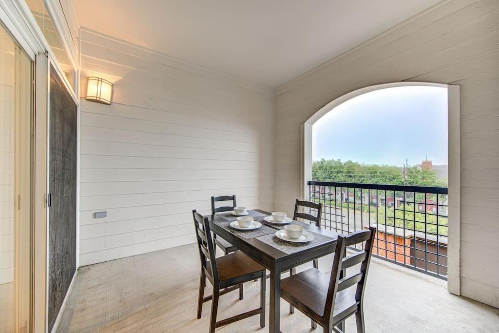 Chic 1Br Near Nrg With Pool Wifi Freeparking Houston Exterior foto