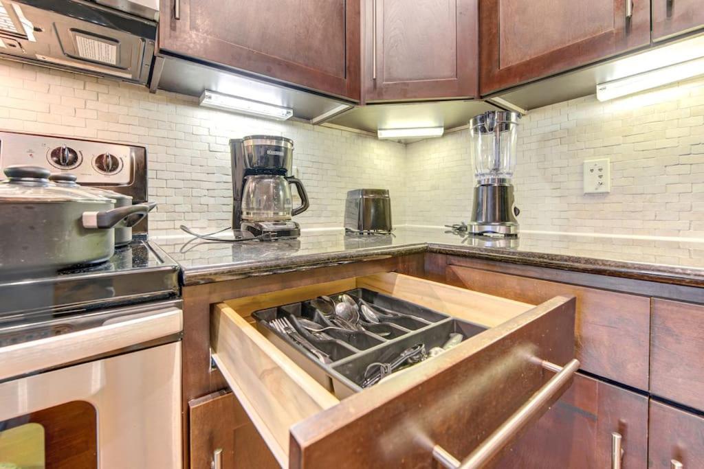 Chic 1Br Near Nrg With Pool Wifi Freeparking Houston Exterior foto