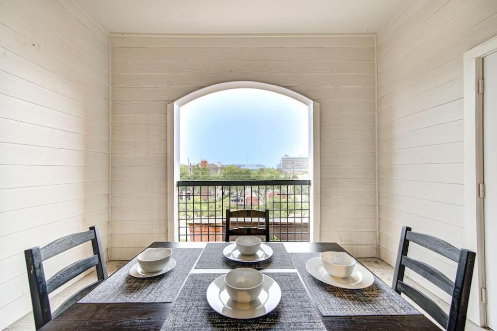 Chic 1Br Near Nrg With Pool Wifi Freeparking Houston Exterior foto